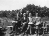 KGU733  6 Person on the left is either Henry Albert Gummer or his son Gordon  Henry Roy Gummer