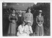 MPA140 Mr & Mrs Webb with daughters Ethel and Nora 
